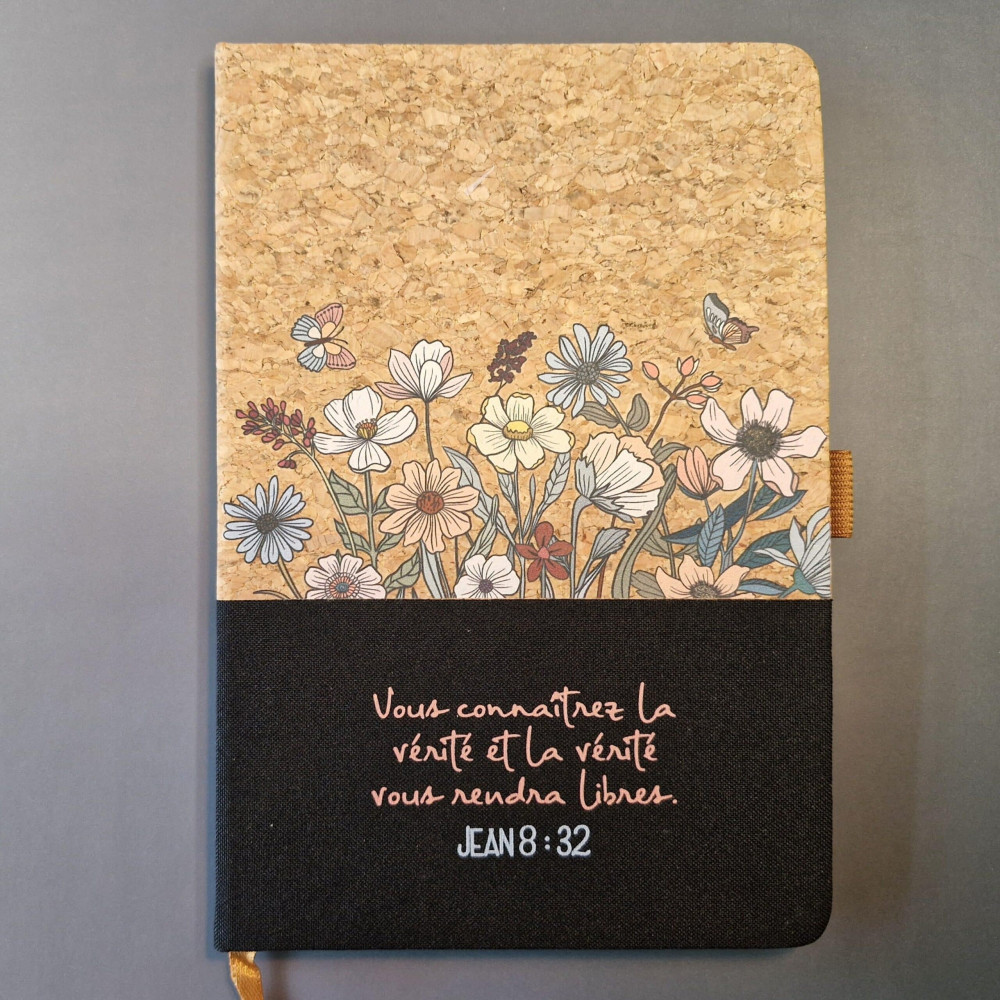 CARNET A5 LIEGE ET TOILE NOIRE  JEAN 8 : 32