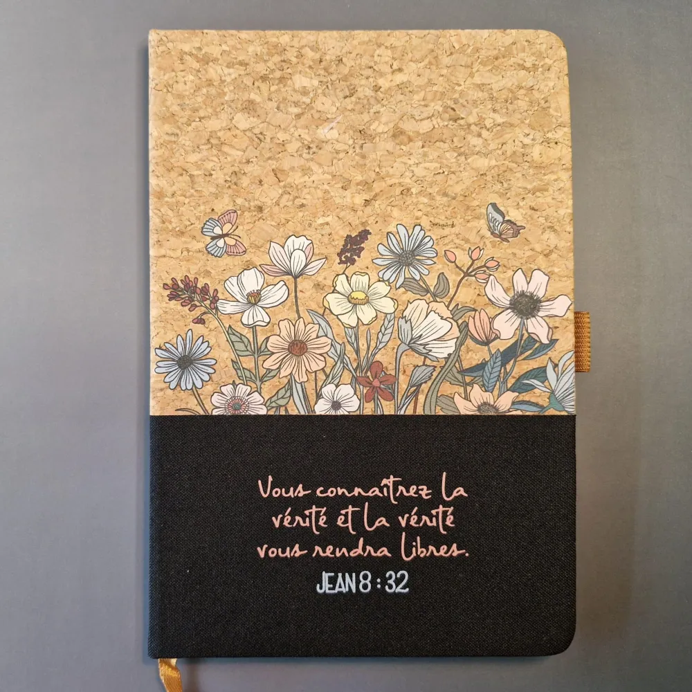 CARNET A5 LIEGE ET TOILE NOIRE  JEAN 8 : 32